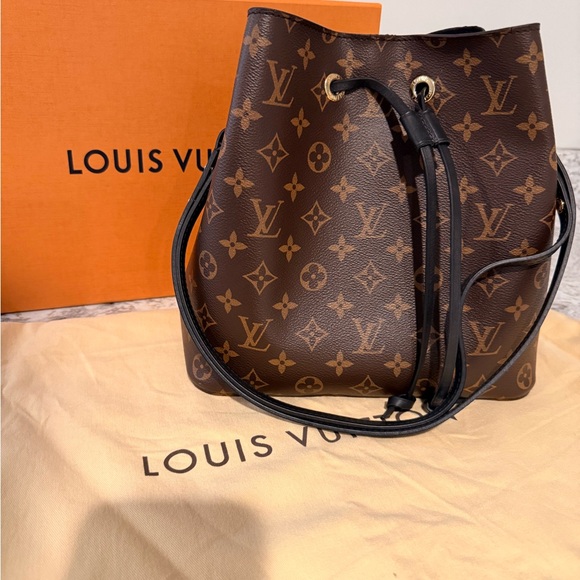 NéoNoé MM - Like NEW Louis Vuitton Classic. Includes dust bag & LV box. - Picture 4 of 10